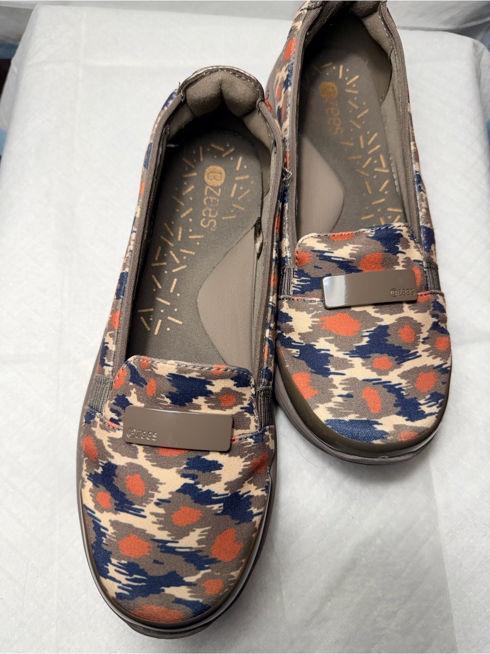 Bzees Slip-On loafers in Beige, Navy & Orange Camo